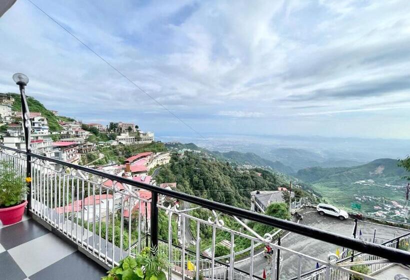 חדר סטנדרט לארבעה, Nand Palace ! Mussoorie होटल नंद पैलेस હોટેલ નંદ પેલેસ ஹோட்டல் நந்த் பேலஸ் Near Mall Road Hotel With