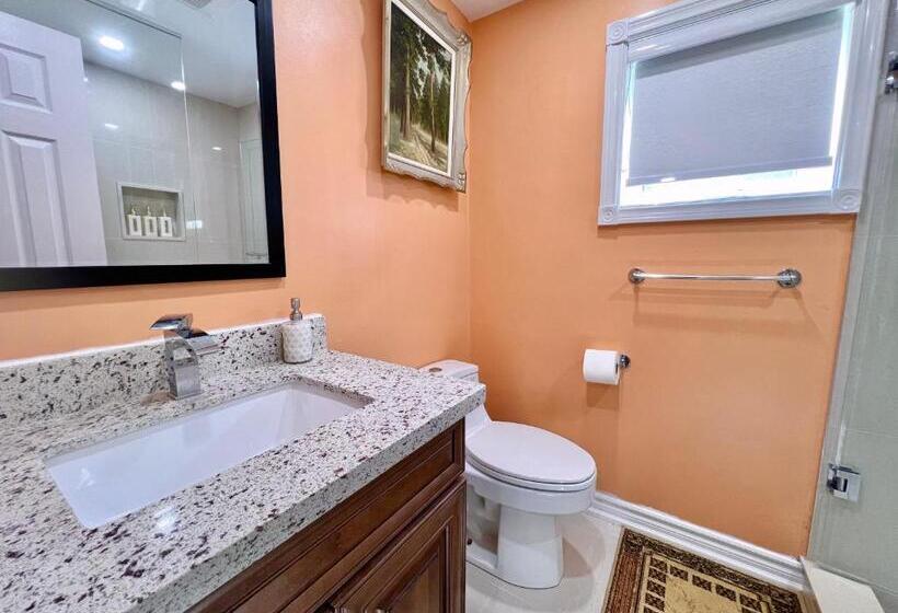 Номер Стандарт Совместная Ванная, Cozy Home Near Hillcrest Mall In Central Richmond Hill