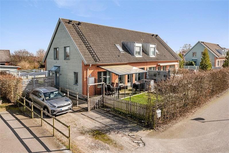Вилла 1 Спальня, 5 Bed Rooms House With Jacuzzi, Free Parking, And 2 Toilets Bath In Malmö