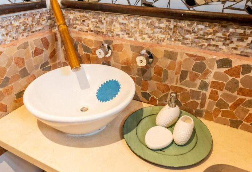 מיטת קינג בסוויטה, Monyoli Hotel & Boutique