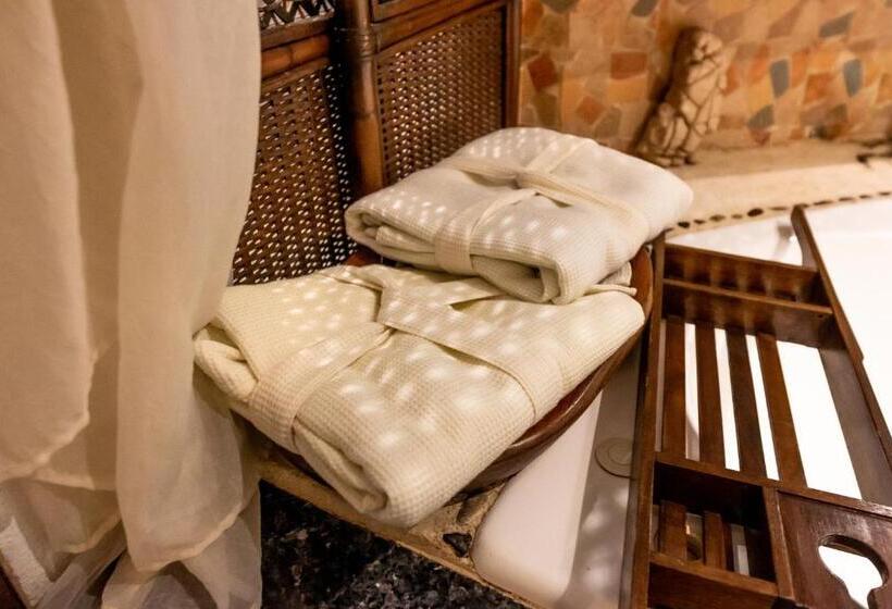מיטת קינג בסוויטה, Monyoli Hotel & Boutique