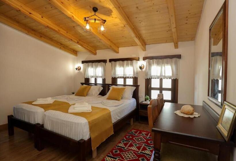 带山景的复式房间, The House Of Dollma , Inside Kruja Castle