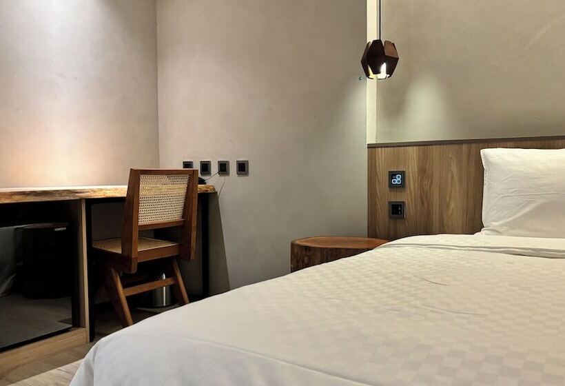 اتاق سوپریور, Initial Tainan