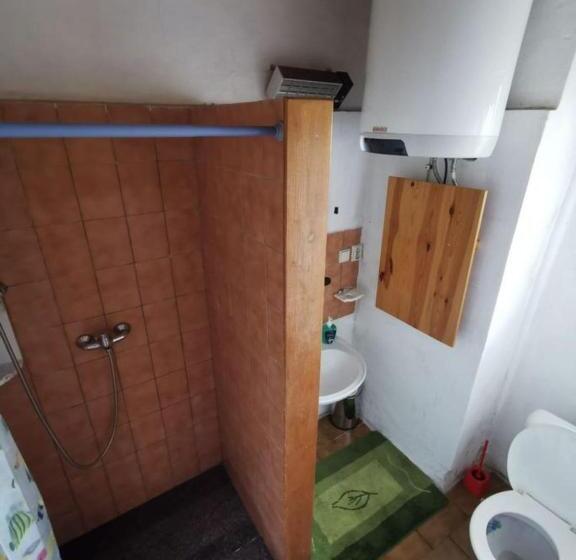 Дом 1 Спальня, Chalupa Komušín