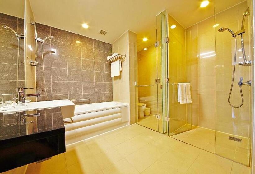 סוויטה משפחתית, High1 Condominium