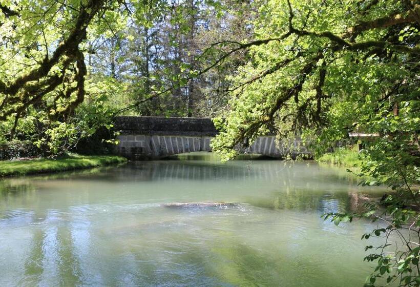 Шале 1 Спальня, La Cabane Du Pont De L Ignon Spa Hébergement Atypique Tout Confort En Bourgogne