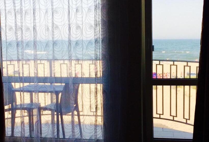 اتاق لوکس با چشم‌انداز دریا, Golden Beach