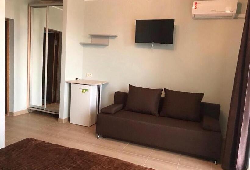اتاق استاندارد چهار تخته با چشم‌انداز دریا, Golden Beach