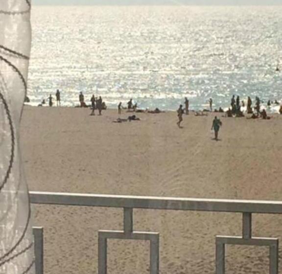 اتاق استاندارد چهار تخته با چشم‌انداز دریا, Golden Beach