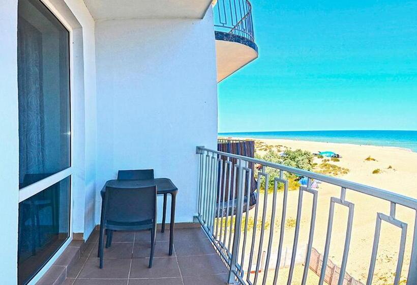 اتاق لوکس با بالکن و چشم‌انداز دریا, Golden Beach