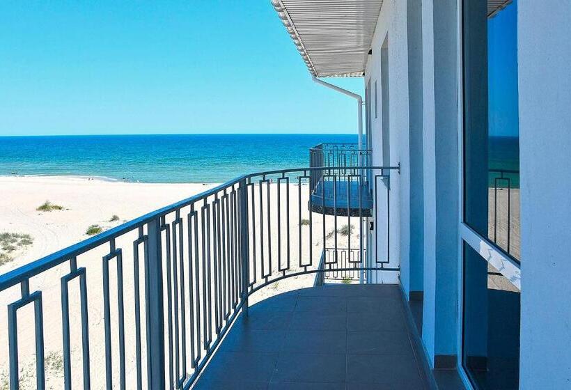 اتاق لوکس با چشم‌انداز دریا, Golden Beach