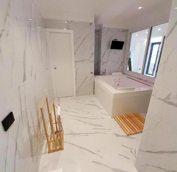 سوییت اجرایی, Black Vulcano Suites&studios