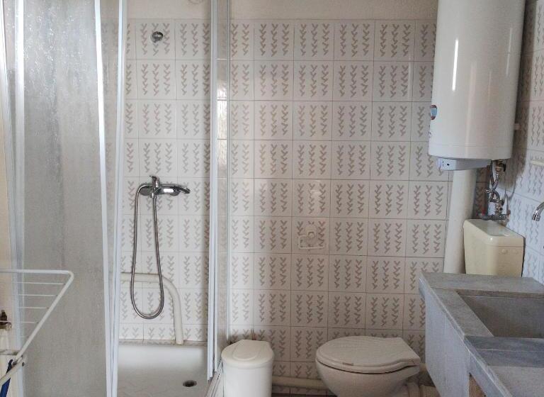 带阳台的三人标准间, Chapov Guest Rooms