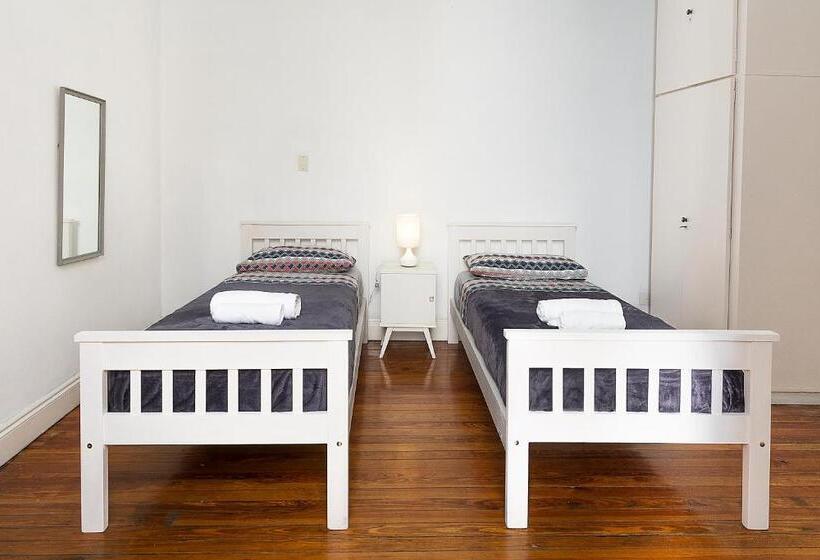 اتاق استاندارد با سرویس بهداشتی مشترک, Lopez Hostel & Suites