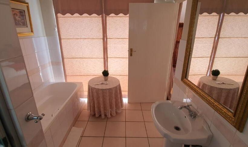 Номер Стандарт, Acacia Westdene B&b