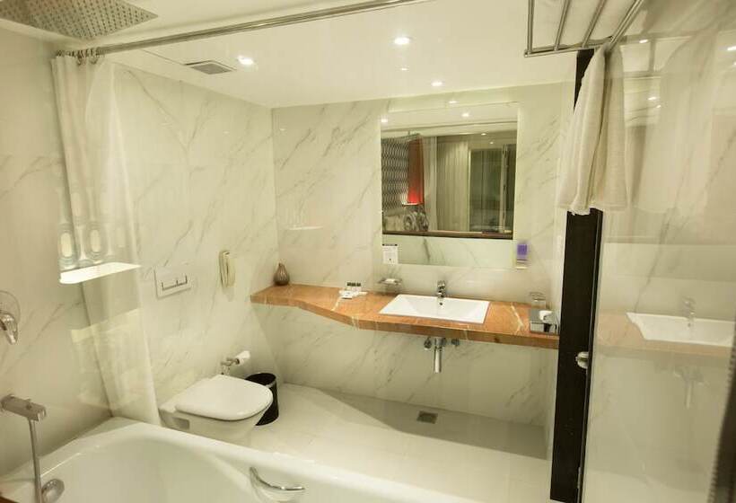 سوییت اجرایی, Hash Six Hotels