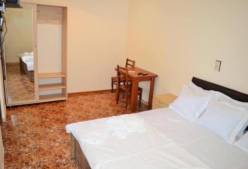 اتاق استاندارد با بالکن, Tedi