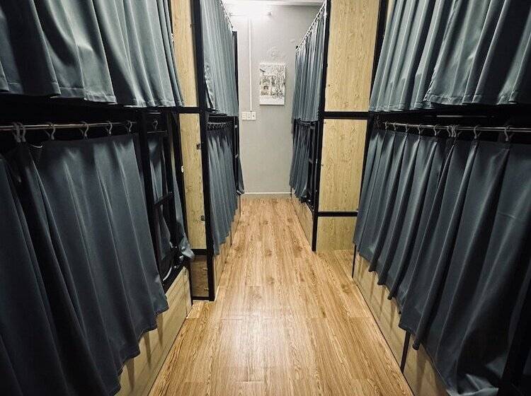 تختخواب در اتاق مشترک, Alleyway Hostel   Adults Only