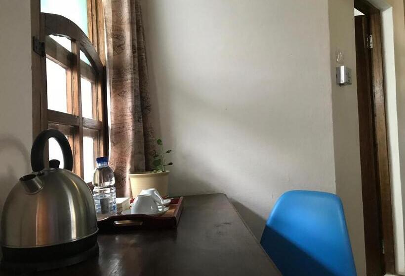 스탠다드 룸, Cafe Central