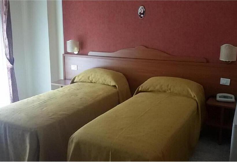 Quarto Triplo Estandar, Dei Cappuccini