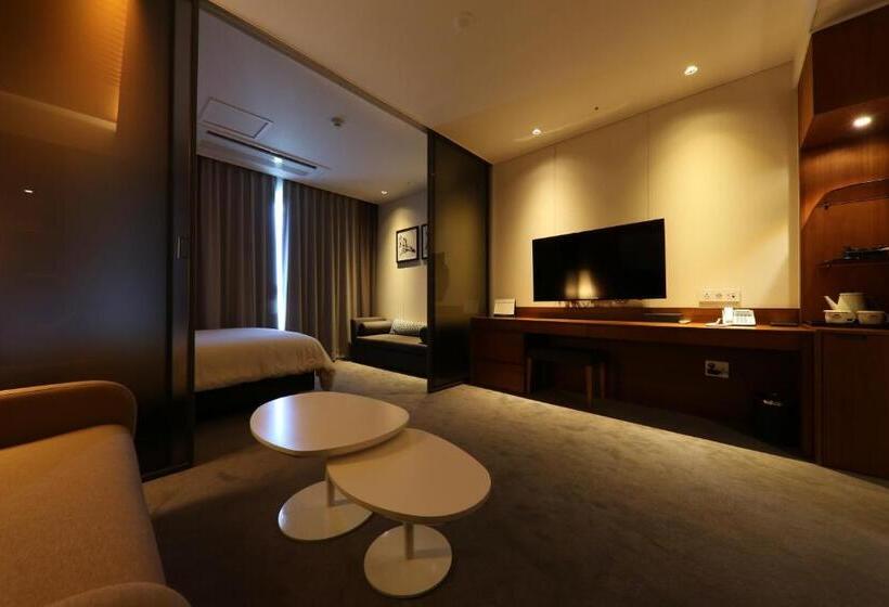 Номер Deluxe, Osong H  Sejong City