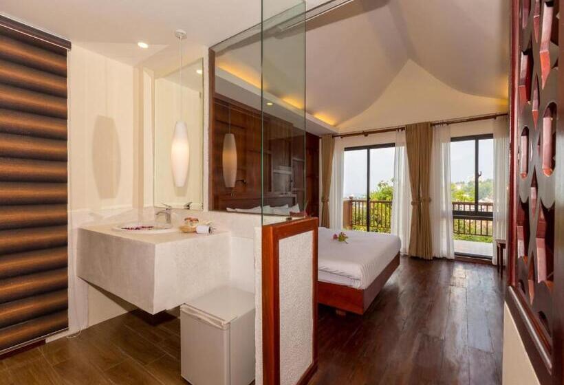 Королевский Люкс, 360 Resort