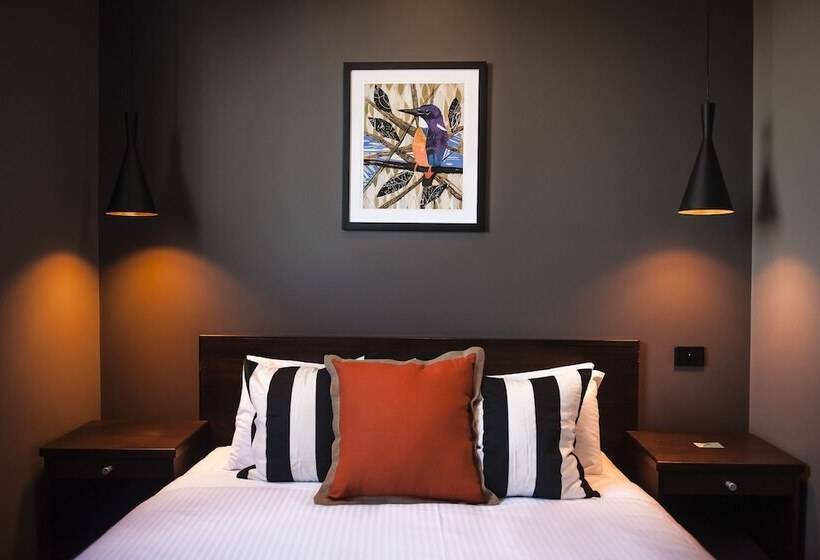 스탠다드 스튜디오, Criterion Hotel Sale