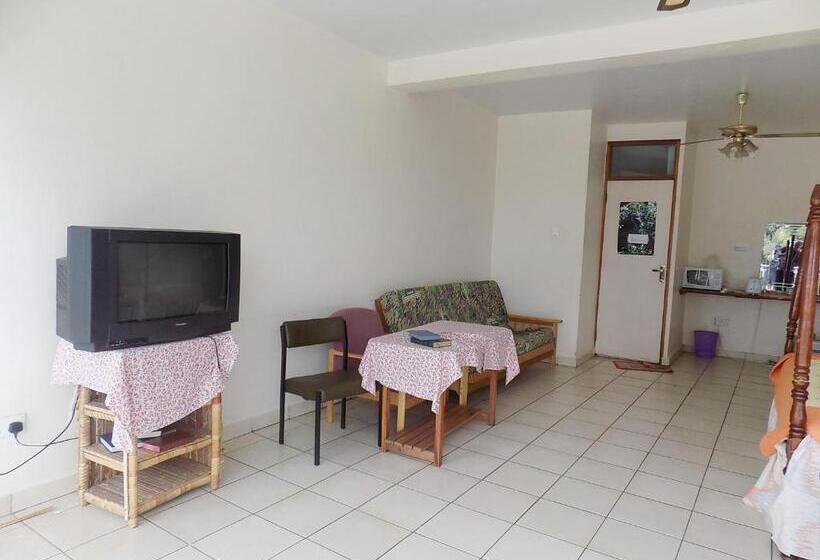 اتاق خانوادگی, Sunrise Apartments Hotel Fort Portal