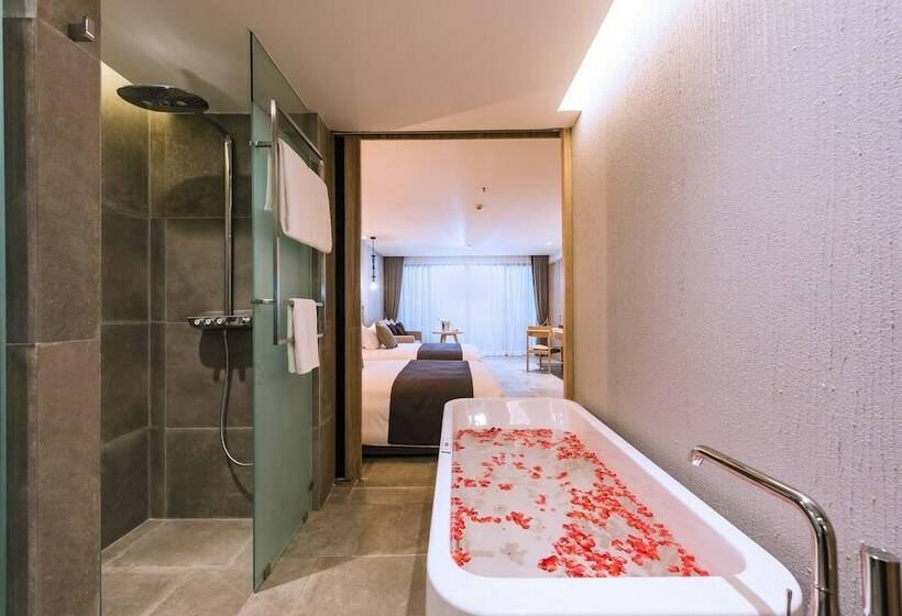 Номер Deluxe Кровать Кинг, La Vela Khao Lak   Sha Extra Plus