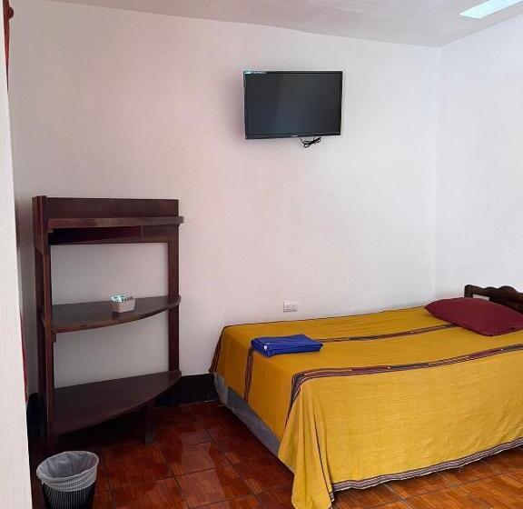 Economy Quadruple Room, Cristales De Antigua Hotel Cristal