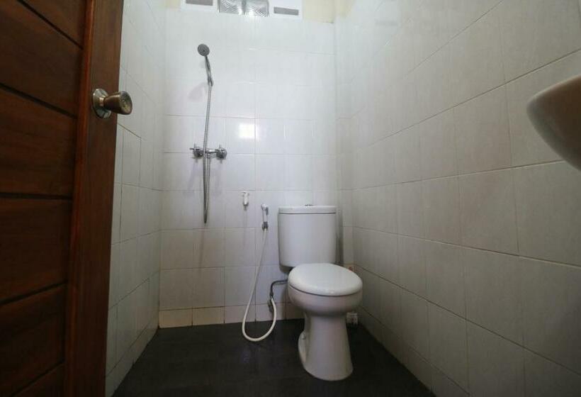 Номер Deluxe, Reddoorz Plus @ Jalan Parangtritis 2
