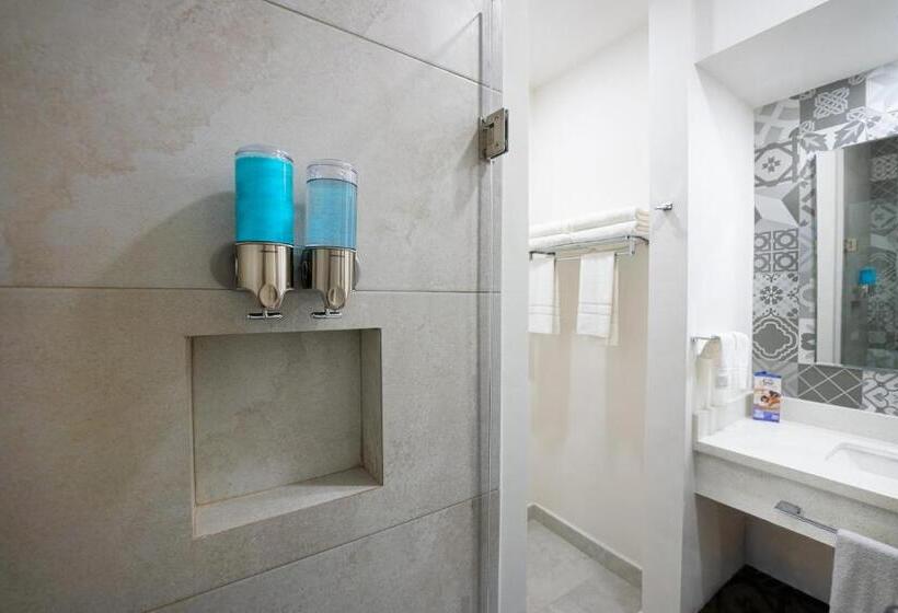 חדר סטנדרט עם מיטת קינג, Laguna Shores Resort