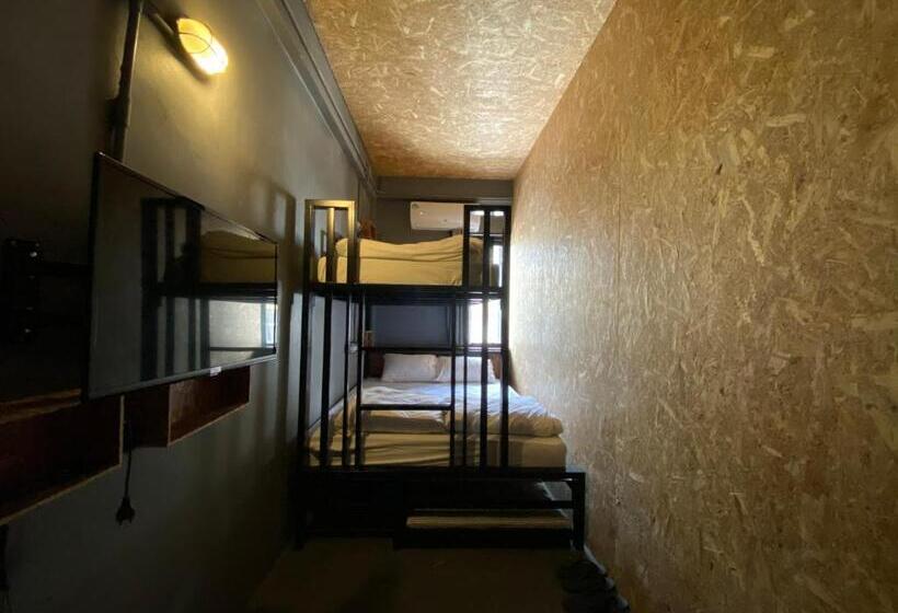Quarto Familiar Banheiro Compartilhado, Ralph Bangkok