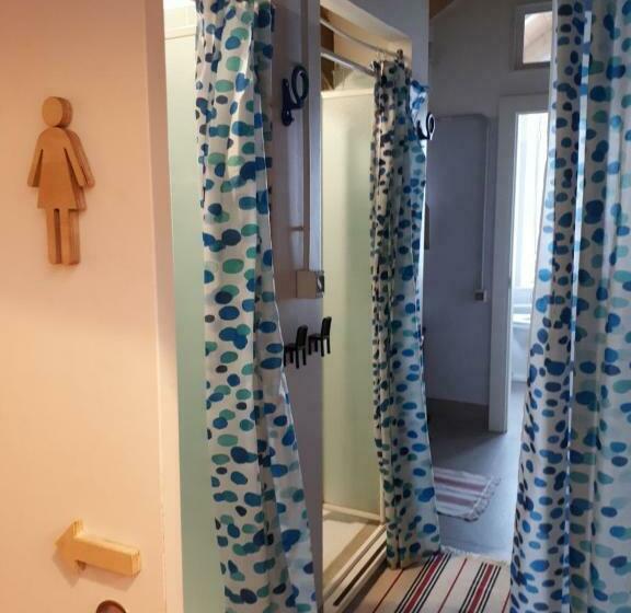 اتاق استاندارد یک تخته با سرویس بهداشتی مشترک, Attic Hostel Torino