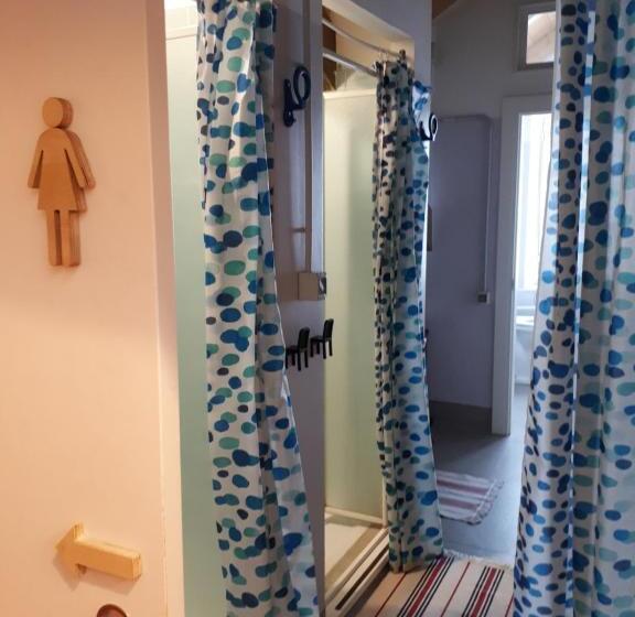اتاق استاندارد با سرویس بهداشتی مشترک, Attic Hostel Torino