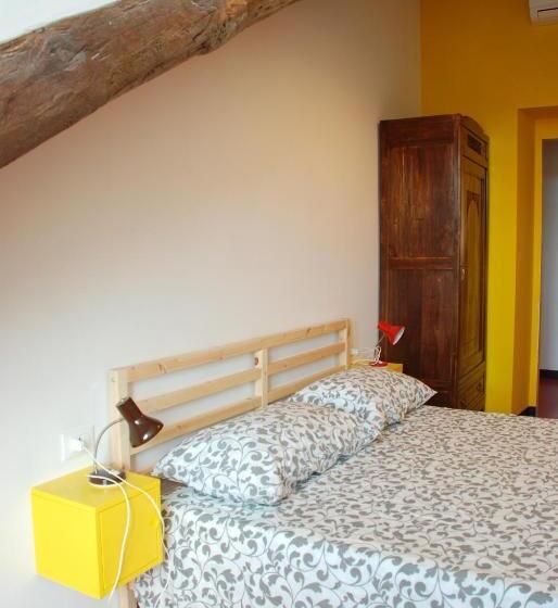 اتاق استاندارد با سرویس بهداشتی مشترک, Attic Hostel Torino