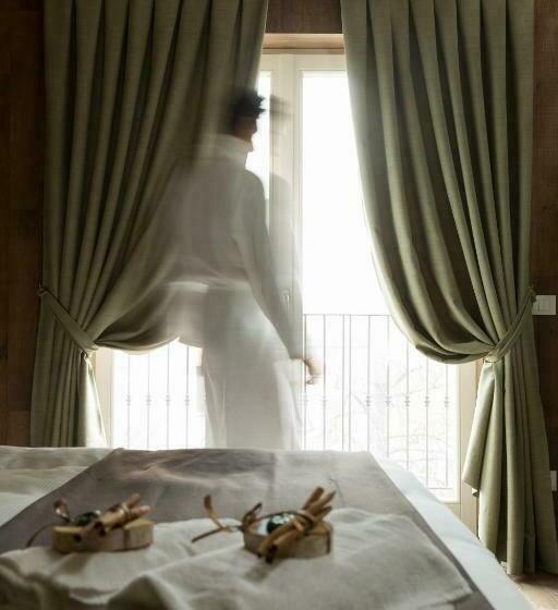 Трехместный Номер Deluxe, Bhavantù