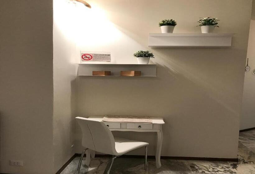 اتاق استاندارد سه تخته با سرویس بهداشتی مشترک, Myroom In Town