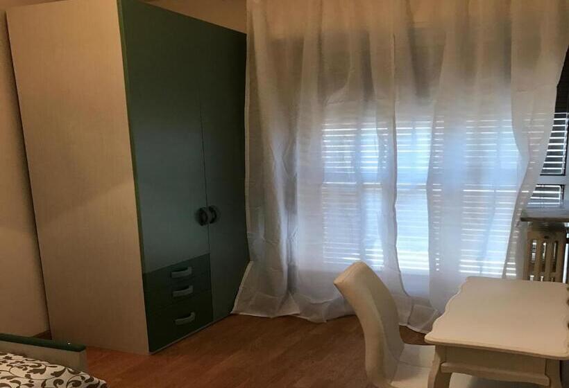 اتاق استاندارد یک نفره, Myroom In Town