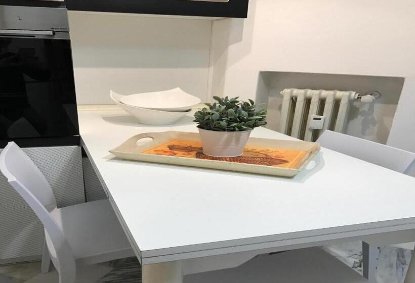 اتاق استاندارد یک نفره, Myroom In Town