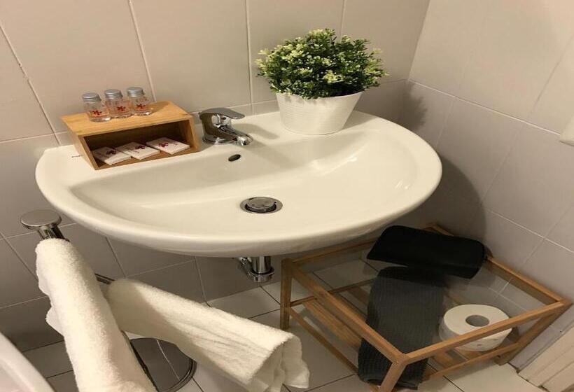 اتاق استاندارد یک نفره, Myroom In Town