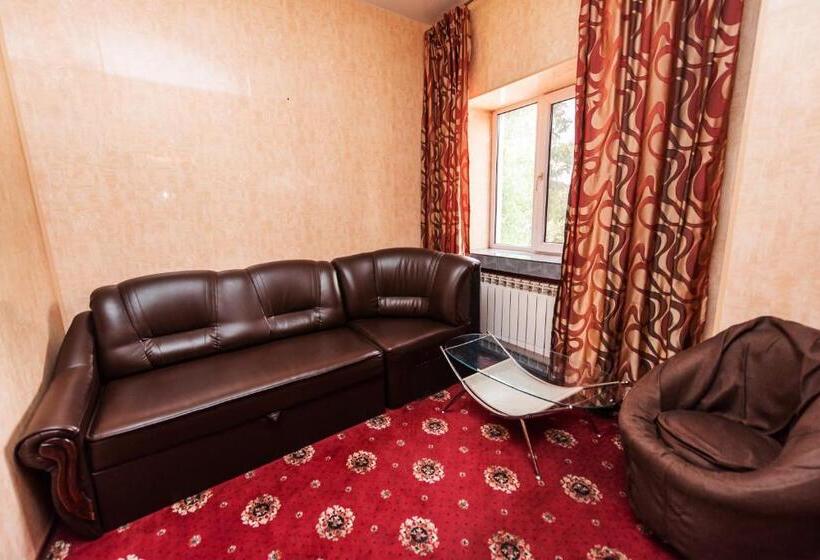 اتاق استاندارد سه نفره, Mini Hotel Smak
