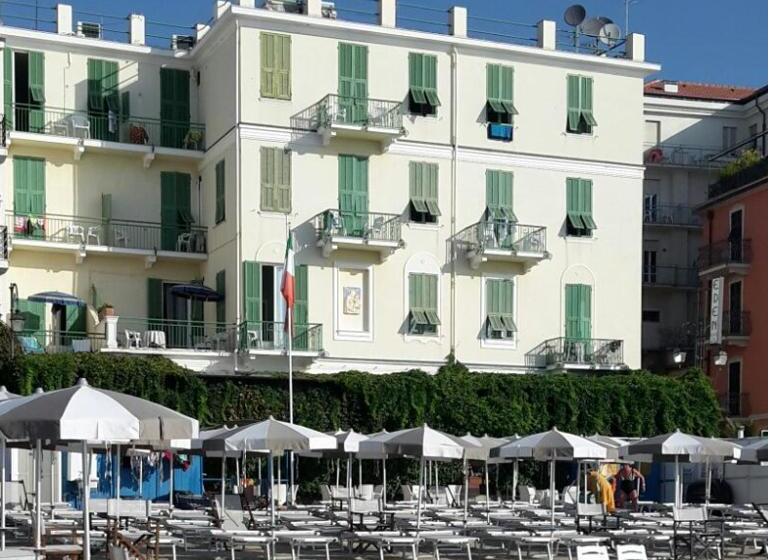 اتاق راحتی با چشم‌انداز دریا, Eden Alaxi Hotels