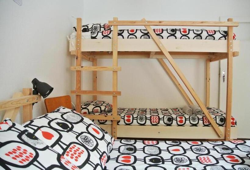 Номер Стандарт Четырехместный Совместный Санузел, Nazaré Hostel   Rooms & Dorms