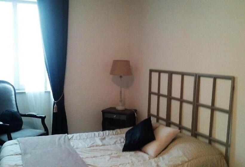 اتاق استاندارد چهار تخته, Hôtel Le Saint Yves