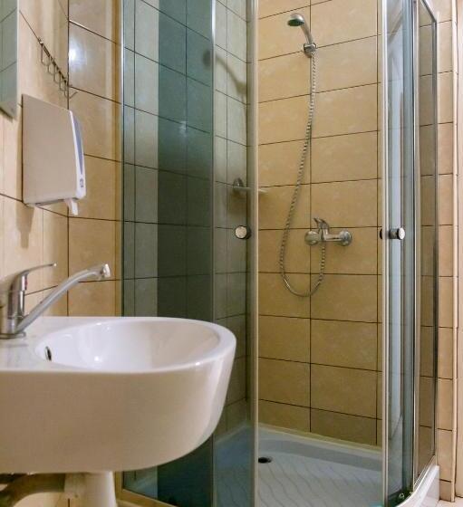 اتاق خانوادگی با سرویس بهداشتی مشترک, Hostelis Laurita