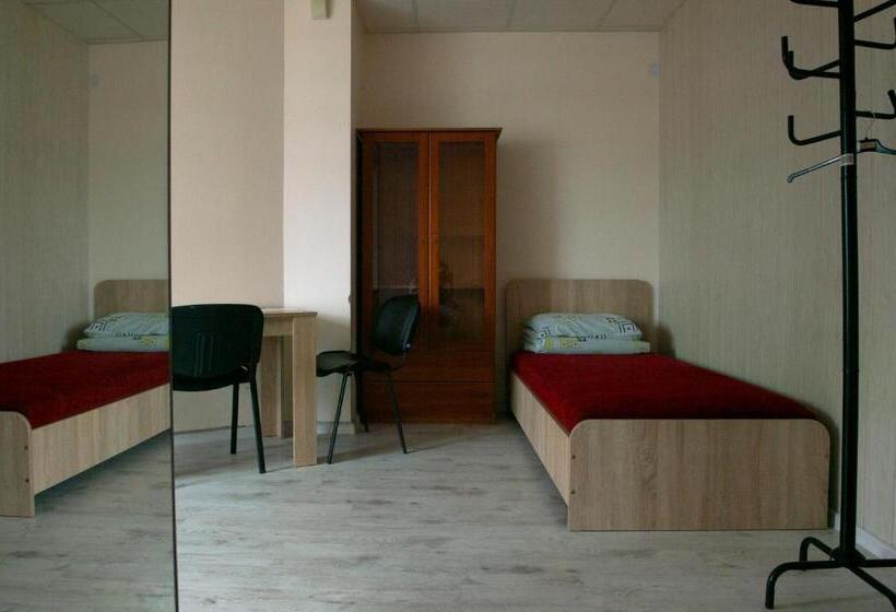 اتاق استاندارد سه تخته با سرویس بهداشتی مشترک, Hostelis Laurita