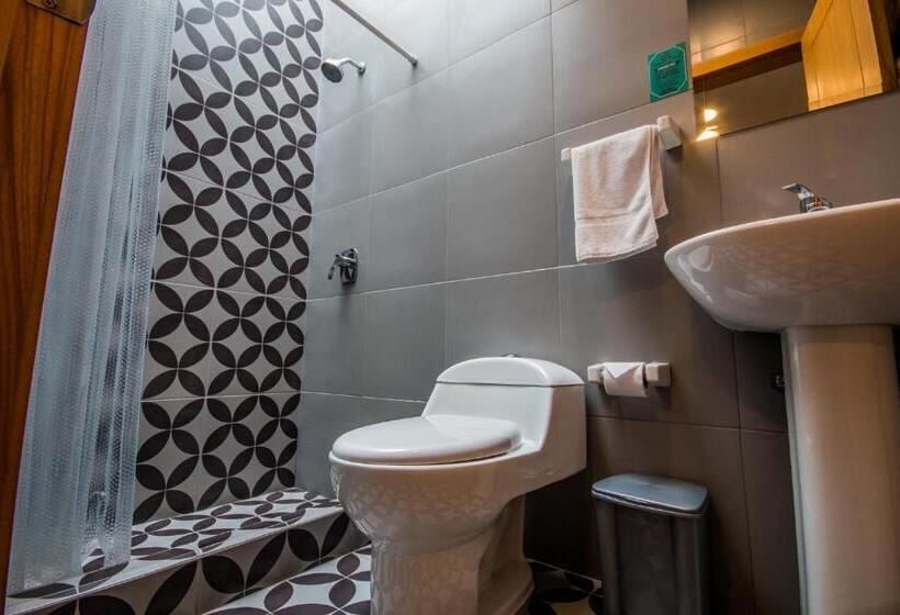 اتاق لوکس چهار تخته, San Rocke House