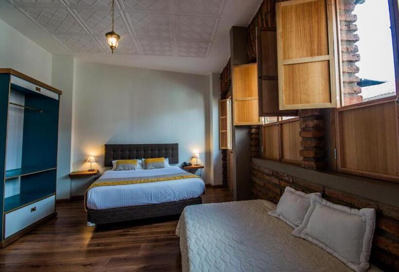 اتاق لوکس با بالکن, San Rocke House