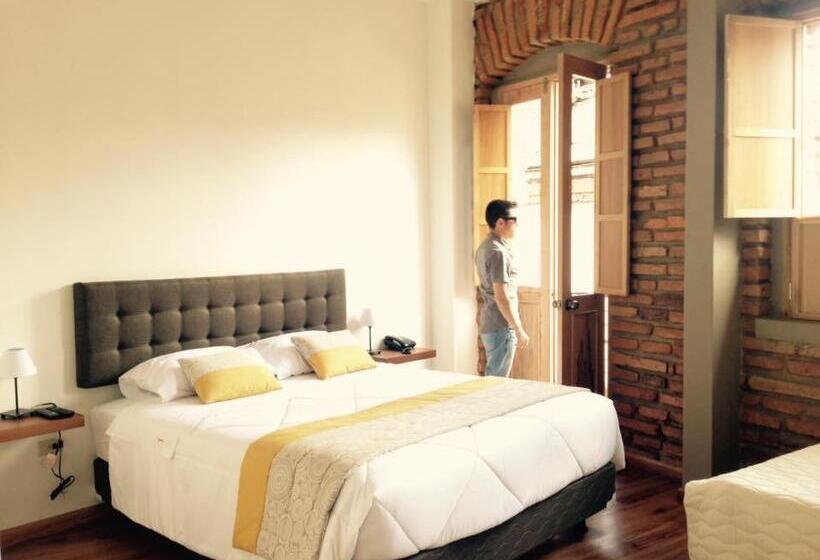 اتاق لوکس با بالکن, San Rocke House